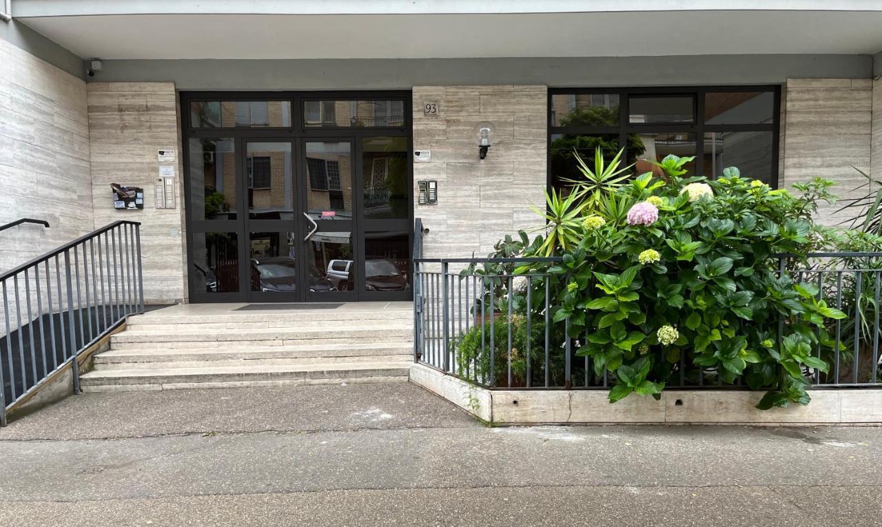 Attico Con Terrazza In Via Dei Traghetti Apartment Lido di Ostia Luaran gambar
